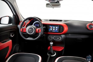 2015-renault-twingo-in-white-side-view