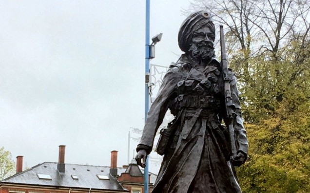 733185-sikh-statue