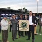 Aizaz-Chaudhry-Pakistans-ambassador-in-Holland-presenting-Dar-HA-momento-to-Dutch-hosts-academy-president-Taqueer-Dar-in-mi-300x199