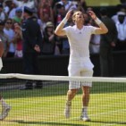 Andy-Murray-celebrates-beating-Novak-Djokovic-2036431-300x199