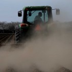 americas-salad-bowl-is-turning-to-dust-shocking-pictures-show-how-bad-its-getting-in-california