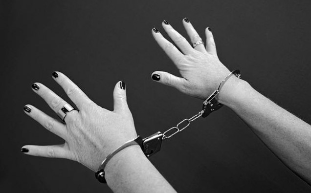 handcuffs-gbc38b2437_640