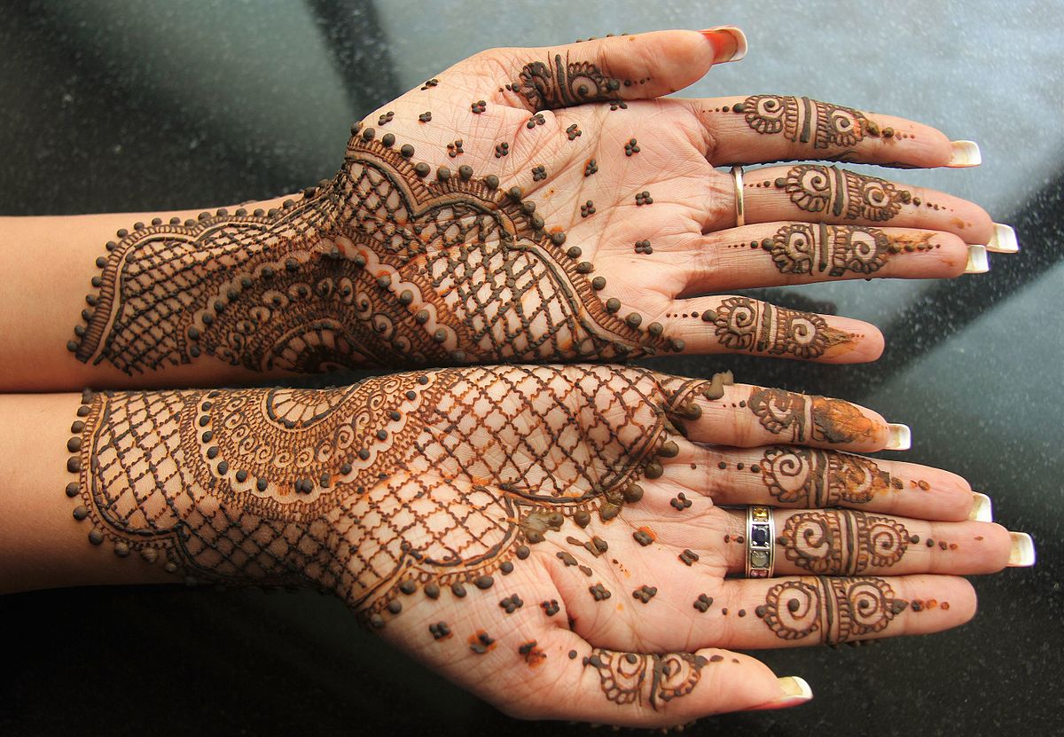 THE BEAUTY OF ARABIC HENNA