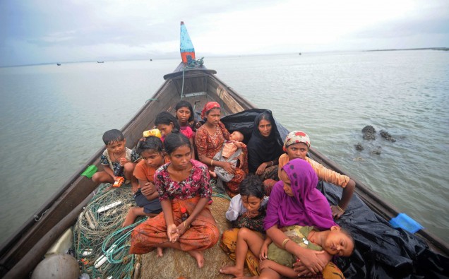 rohingya-refugees-try-to-cross-into-bangladesh-data1