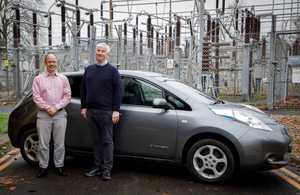 s300_L-R_Adam_Stephen_of_UKAEA_and_Andrew_Larkins_of_Sygensys_at_UKAEA_s_Culham_Campus_GOV